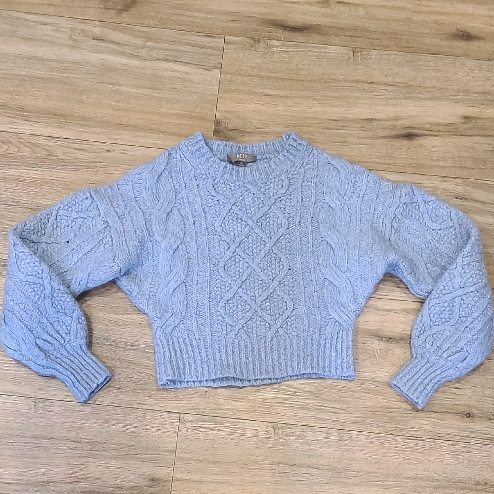 Excellent Cond. Light Blue AE 77 wool Sweater, XS, Crop, Cable Knit. Soft